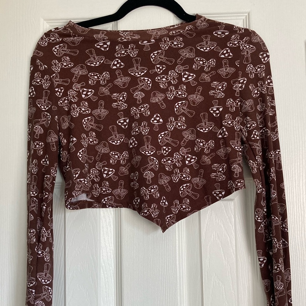 ⚡️3/$10⚡️ Mushroom Print Long Sleeve Crop Top